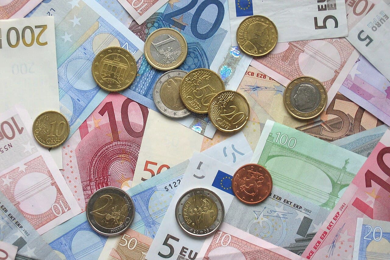 Roth IRA vs Traditional IRA: Which Is Right for You?